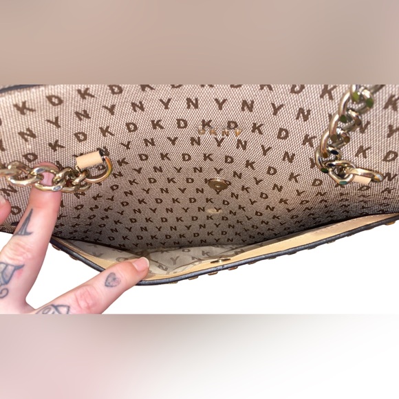 DKNY tote purse in good condition - Picture 10 of 12